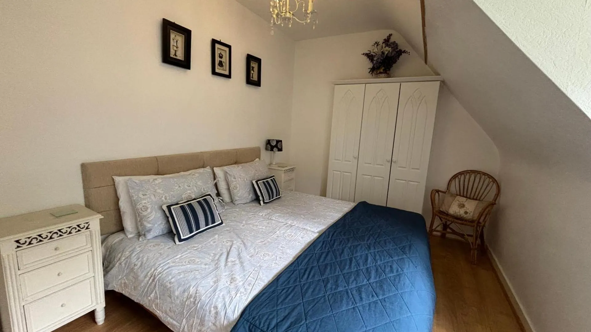 Holiday home Fontaine Blanche River View, Large Patio & Garden In Central Brittany With Starlink Wifi Treffrin