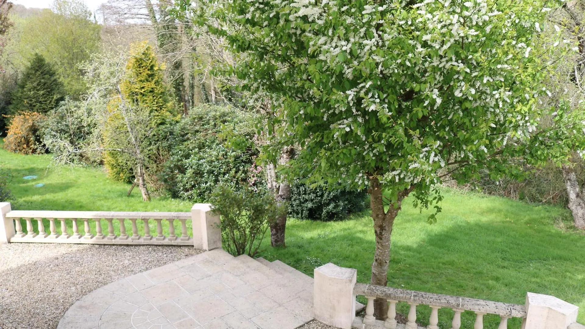 Fontaine Blanche River View, Large Patio & Garden In Central Brittany With Starlink Wifi Treffrin