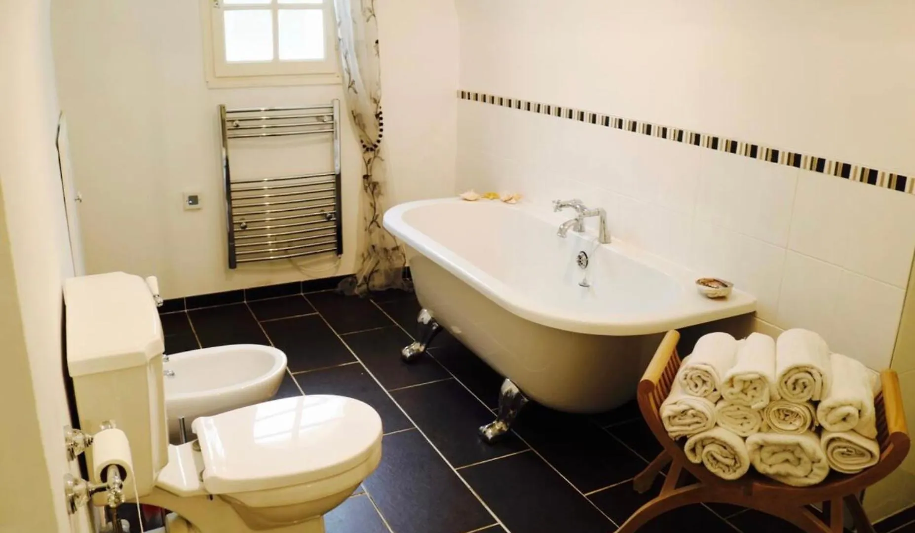 Fontaine Blanche River View, Large Patio & Garden In Central Brittany With Starlink Wifi Treffrin France