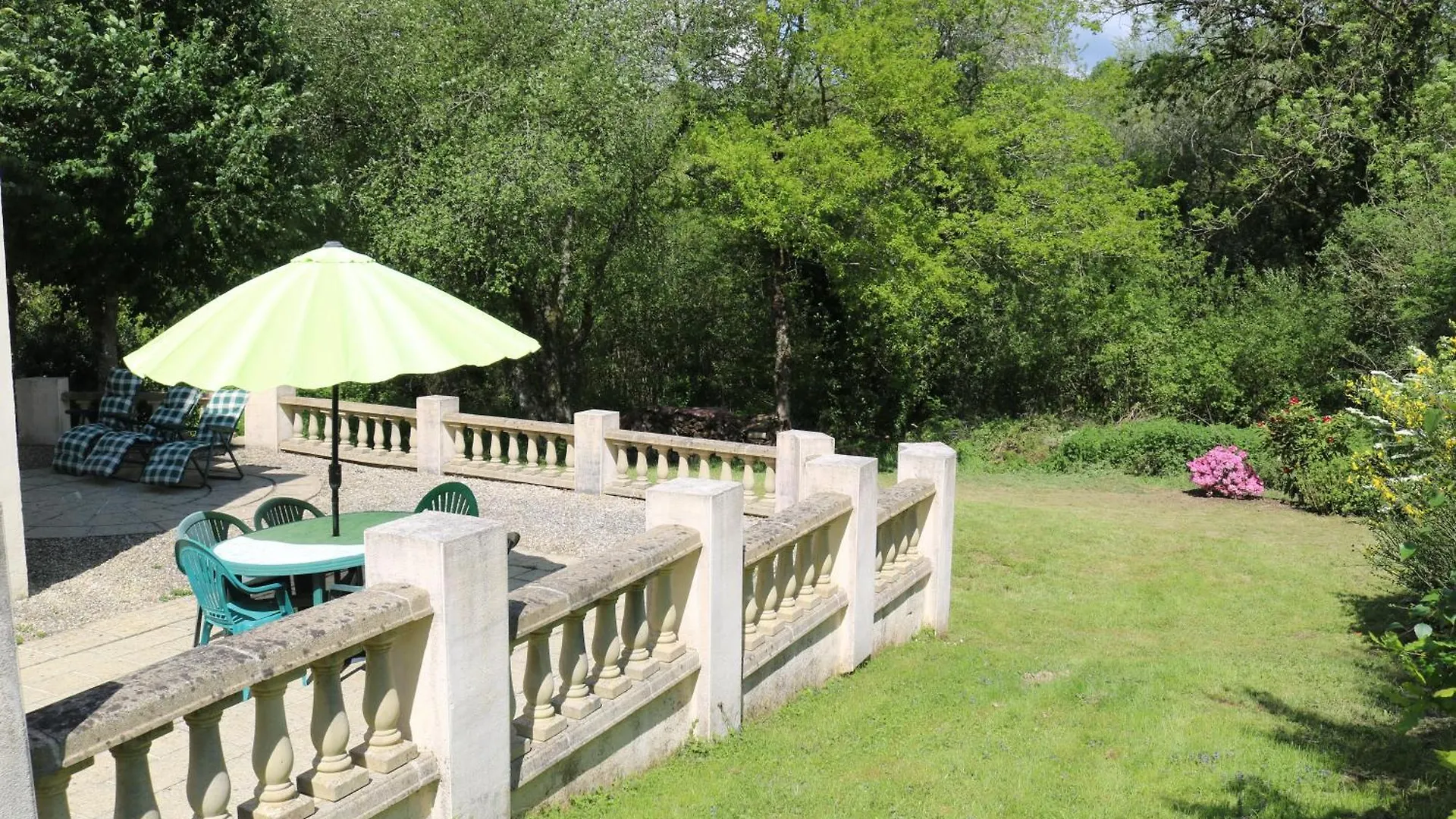Fontaine Blanche River View, Large Patio & Garden In Central Brittany With Starlink Wifi Treffrin France