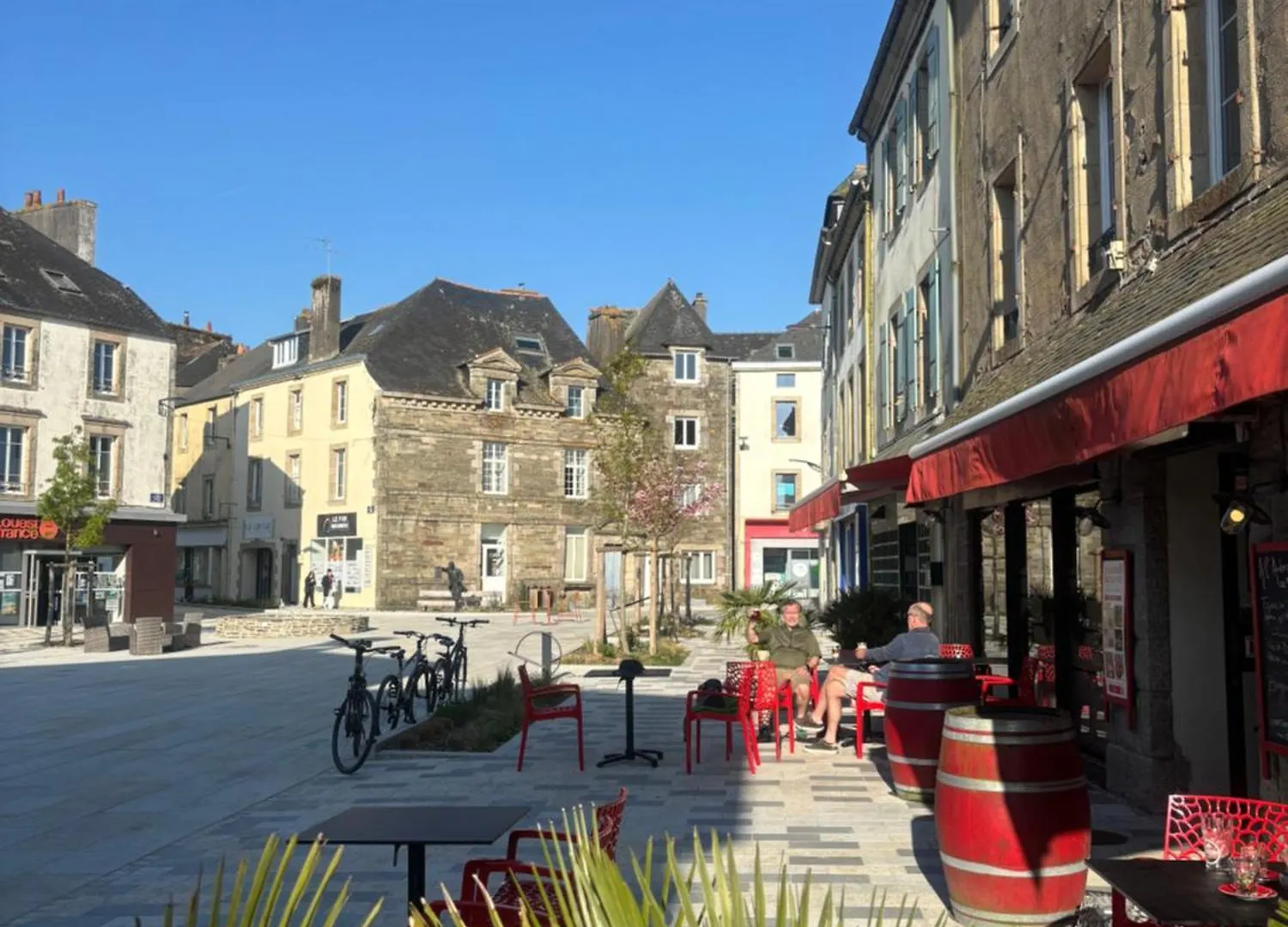Fontaine Blanche River View, Large Patio & Garden In Central Brittany With Starlink Wifi Treffrin