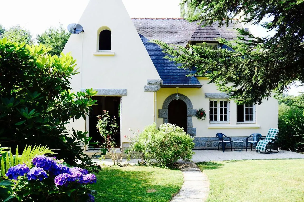 Fontaine Blanche River View, Large Patio & Garden In Central Brittany With Starlink Wifi Treffrin